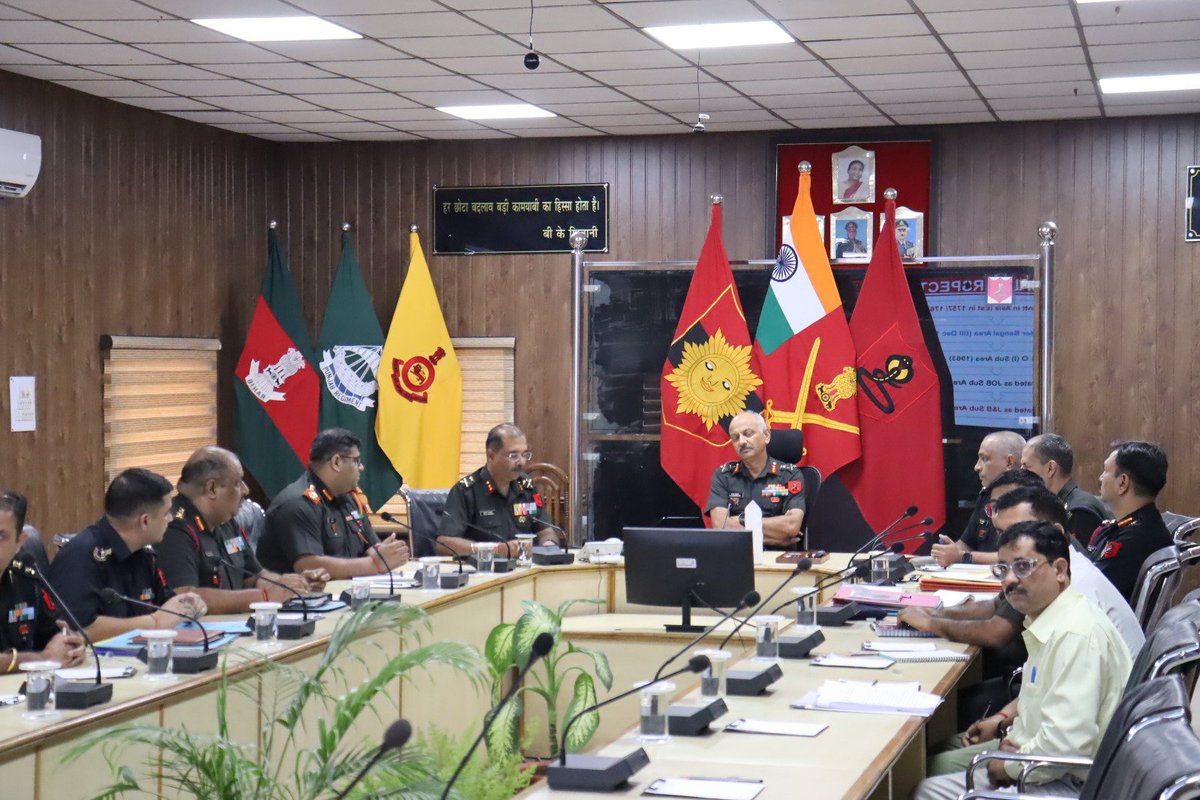 suryacommand's tweet photo. #IndianArmy
#SuryaCommand
#MBArea
#BiharRC

Lt Gen PS Shekhawat, AVSM,SM, GOC, #MB_Area, visited HQ #Jharkhand & #Bihar #Sub_Area & #BIHARRegtCentre, #Danapur to review operational preparedness, ongoing infra devp projects and welfare initiatives for serving and #Veterans. He appreciated the formation for high order of commitment & professionalism. The GOC exhorted all ranks to remain relentless in pursuit of professional excellence. 

@adgpi
@ProDefLko
@PRODefDehradun
@SpokespersonMoD
@UBArea_IA
@HQ_IDS_India
@MinofDefIndia