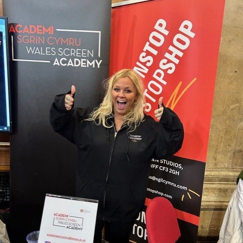 sgilcymrucyf's tweet photo. 1/2

📣Mae Lansiad ‘Siop Un Stop – One Stop Shop’ Wedi Dechrau!📣

Mae Lowri a Zoe wedi bod yn teithio Gogledd Cymru yn lansio gwefan newydd Siop Un Stop-One Stop Shop, yn cyfarfod â phartneriaid ac yn dangos y nodweddion mewn digwyddiadau gyrfaoedd... https://t.co/Jnyi37nDfI