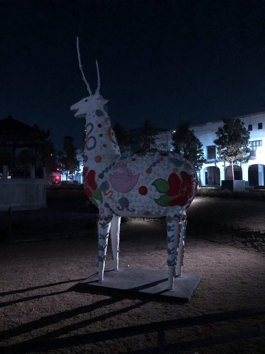 ivan_bernal18's tweet photo. 🎉 La Feria del Alfeñique en Toluca es un festín de colores, aromas y sabores. Desde calaveritas de azúcar hasta figuras de chocolate y amaranto, es el lugar perfecto para preparar la ofrenda y honrar nuestras tradiciones. 🇲🇽💀 #FeriaDelAlfeñique #DíaDeMuertos https://t.co/8132mB5Aag
