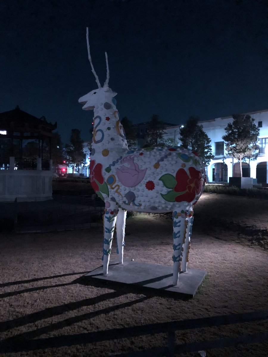 ivan_bernal18's tweet photo. 🎉 La Feria del Alfeñique en Toluca es un festín de colores, aromas y sabores. Desde calaveritas de azúcar hasta figuras de chocolate y amaranto, es el lugar perfecto para preparar la ofrenda y honrar nuestras tradiciones. 🇲🇽💀 #FeriaDelAlfeñique #DíaDeMuertos https://t.co/8132mB5Aag