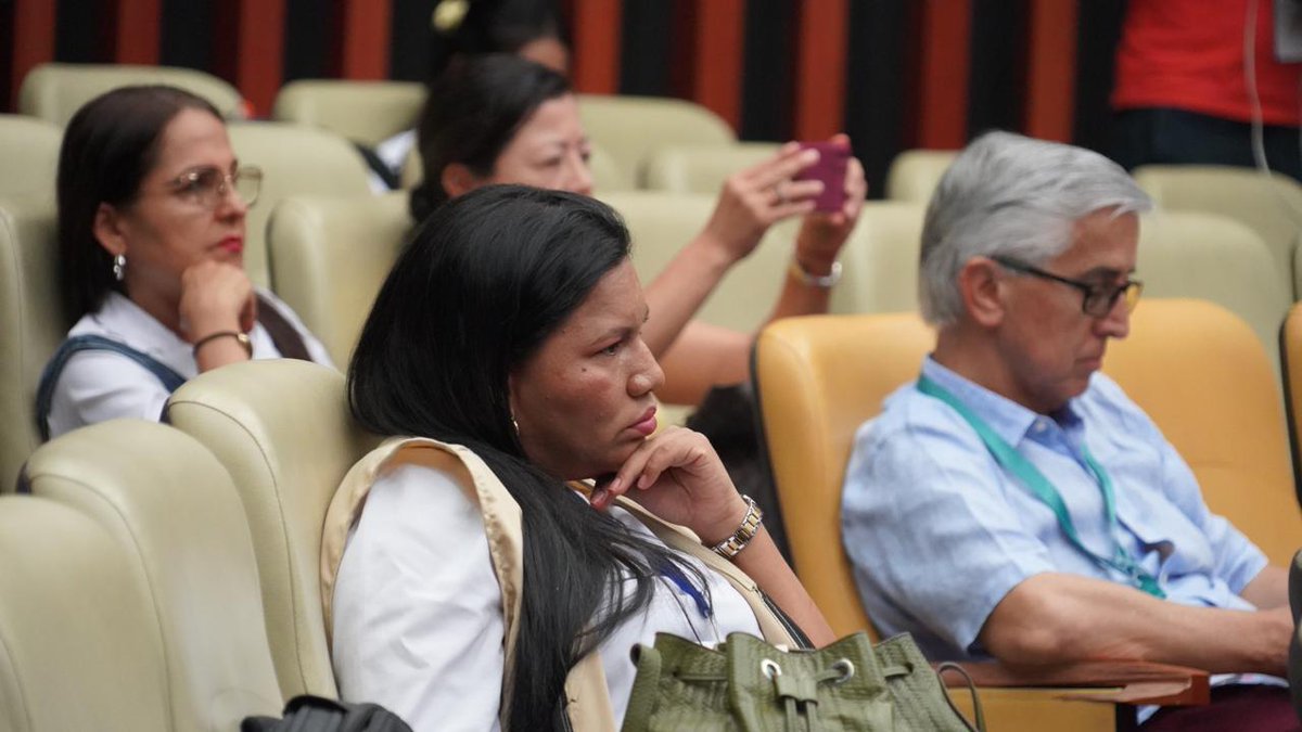 MincomercioCo's tweet photo. #AEstaHora | Participamos en el lanzamiento del portafolio #BigDigital de @MincienciasCo, en el que la directora de #Mipymes, Alexandra Rizo, destacó la apuesta del @MincomercioCo por impulsar la #bioeconomía en el país 🌱🇨🇴. https://t.co/QVPmu6VxeY