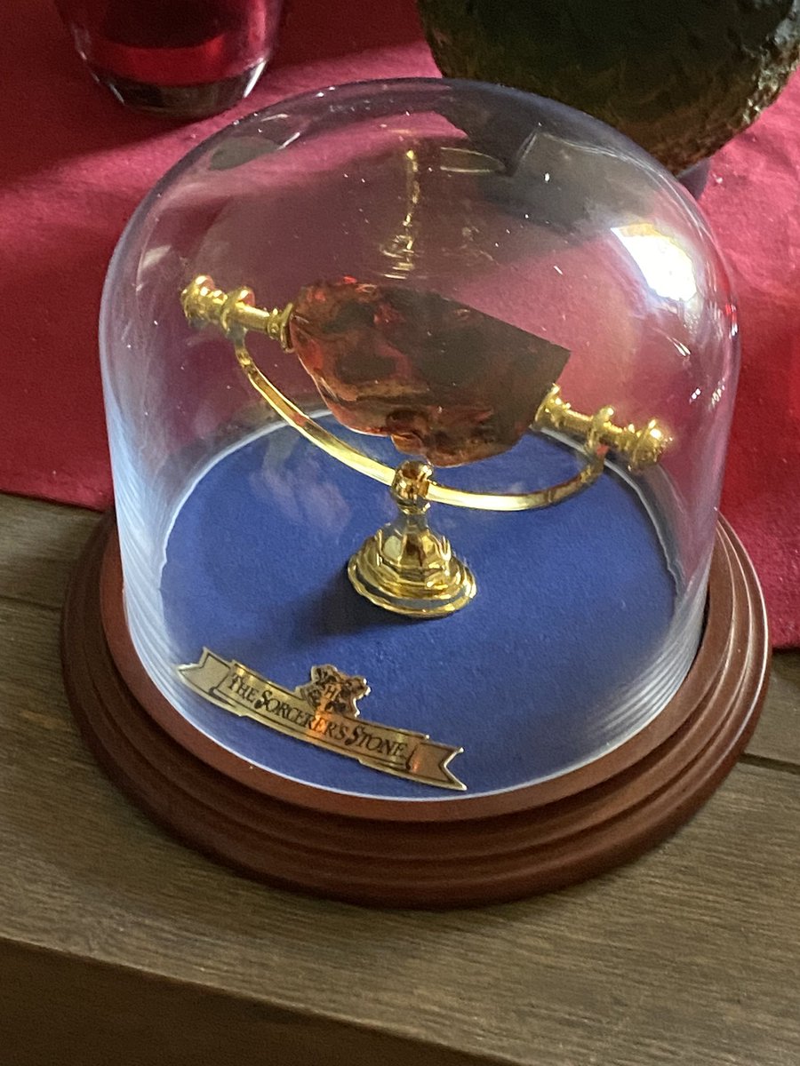 SHlGSY's tweet photo. Inner child satisfied in Brussel. Harry Potter mirror and stone  haul of my SO. #comicconbrussels Next weekend Facts CC in Ghent. https://t.co/1WwNETx6VR