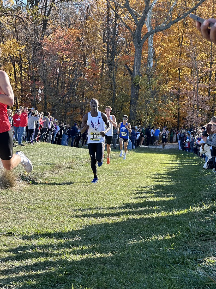 GiantDistance's tweet photo. 🎟️🥊

Boys as a TEAM advance to State! This is the first time since 1999 (25 years)!!!

Jr @theminirunner is your Regional Champion! New course record and #2 time in BD history 15:04!!!

Congrats fellas, hard work &amp; belief pays off!

@GiantAthletics @BenDavisHS @WayneTwpSuper https://t.co/97zOhTejxi