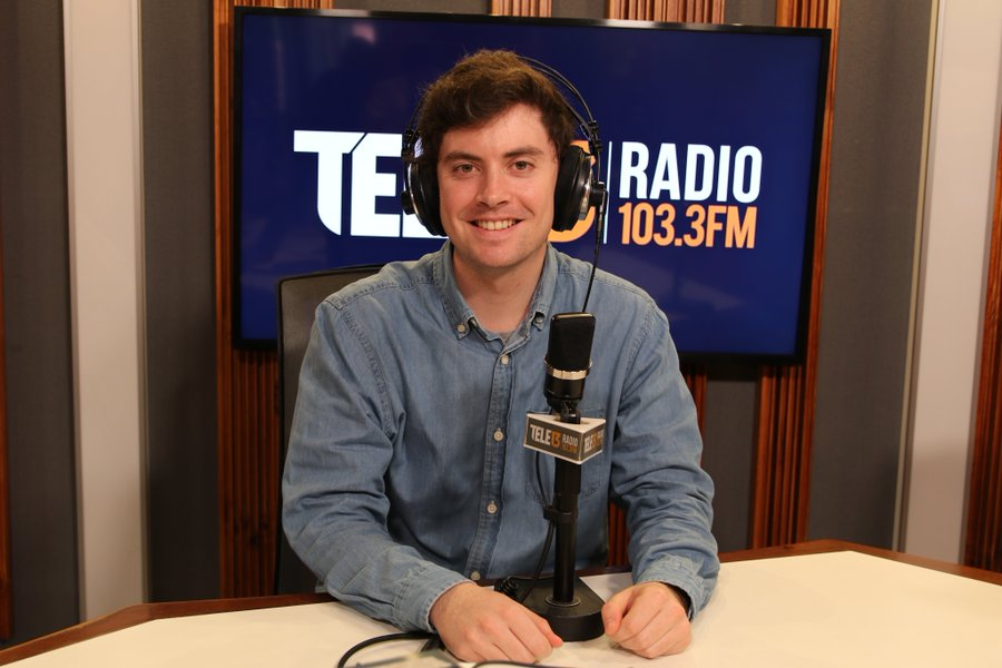 Tele13_Radio's tweet photo. 📻@agustin_lizana llega con #LoQueMarcaLaTarde para acompañarte con la mejor música y las noticias que te mantendrán mejor informado en esta primera jornada de #Elecciones2024CL . 

Síguenos en https://t.co/ZDbOpZrLNU, la app Tele13 Radio y en el 103.3 FM.    

🔴https://t.co/ZDbOpZrLNU