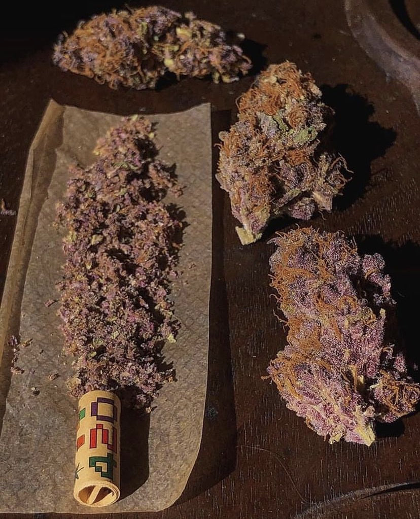 Who’s coming to smoke? 💨