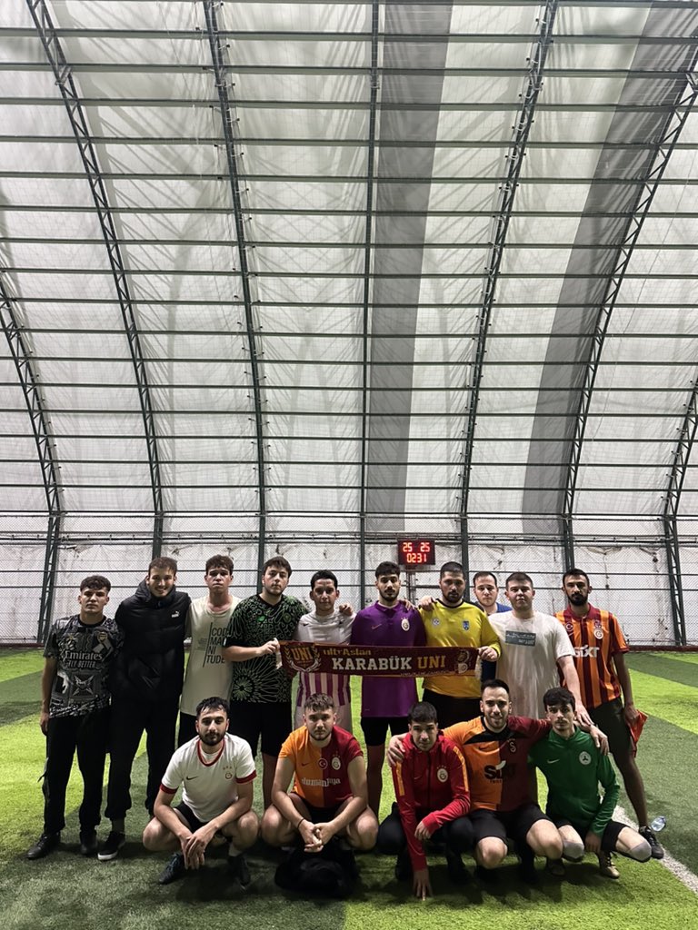 Üyelerimiz ile gelenekselleşmiş halı saha organizasyonumuzda bir araya geldik. Kazanan yine Galatasaray oldu.
#ultrAslanUNI
