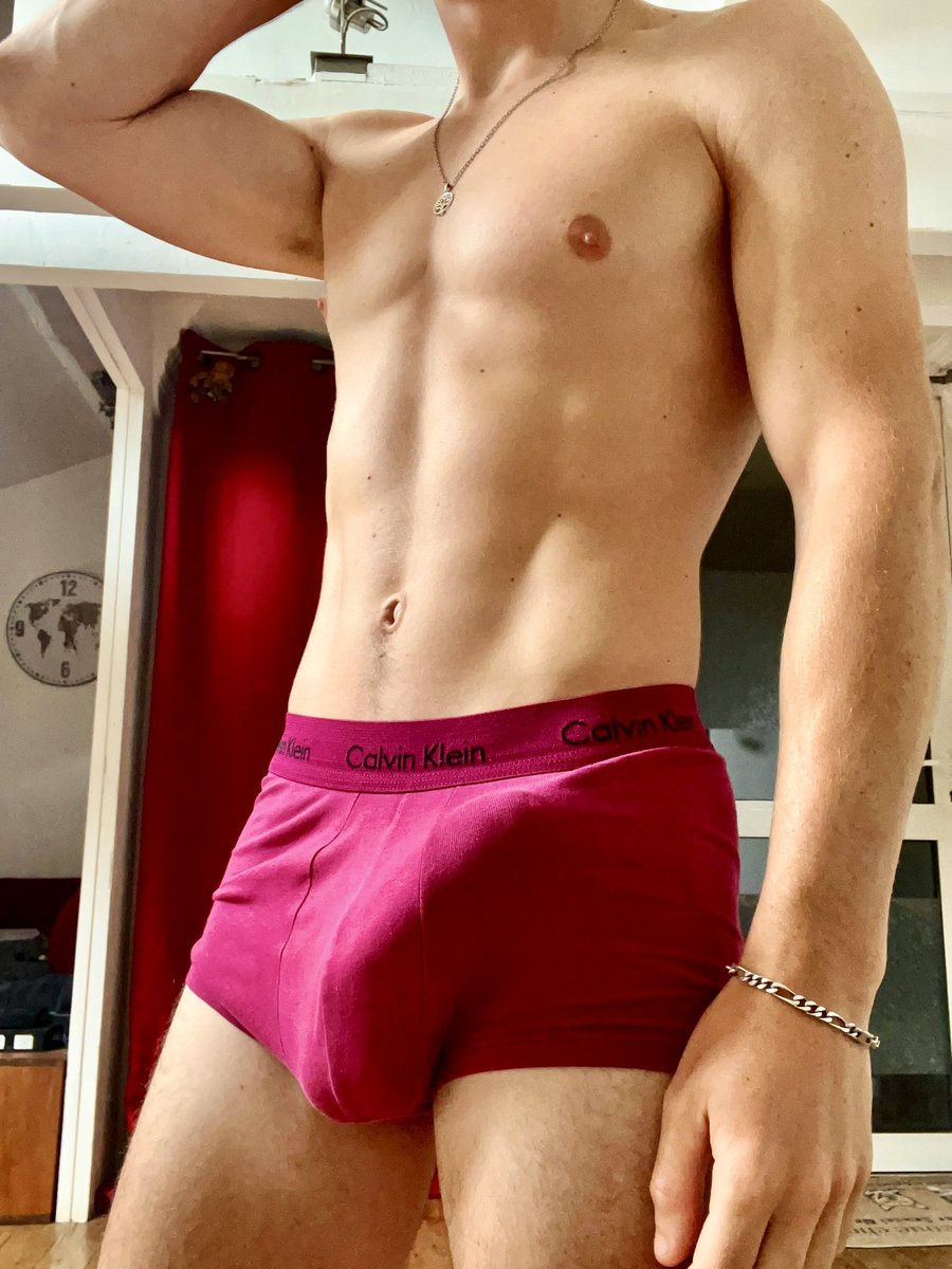 RT &amp; Like to receive a nude in DM 🍆