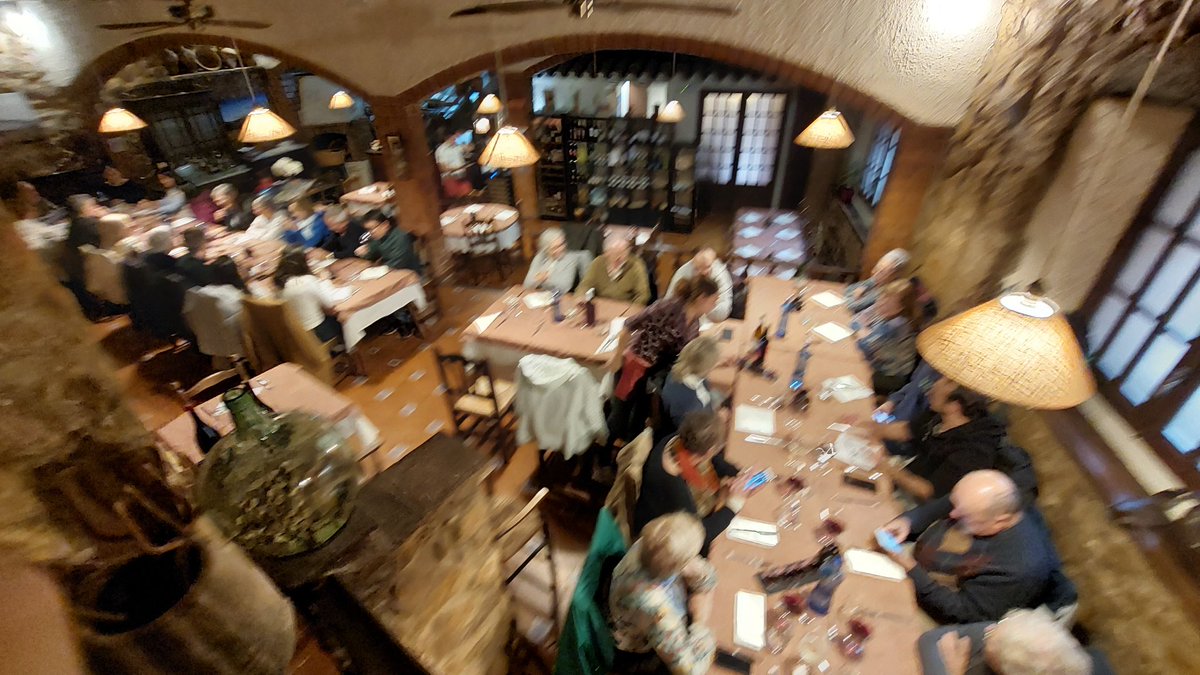 ITINEREtarraco's tweet photo. Fantàstic dia de tardor amb la visita interessantíssima a la cartoixa d'#Escaladei i un dinar molt prioratí a la Morera del Montsant.
Com gaudim organitzant les activitats per al programa d'oci del @comtgna.
Tornem a finals de novembre amb una activitat cultural vora el mar! https://t.co/d2x0OIKN4K