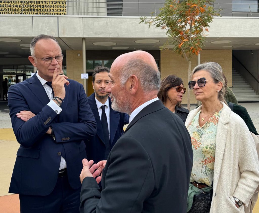 HorizonsLeParti's tweet photo. 🔵 Nous continuons de parcourir les territoires avec @EPhilippe_LH ! Cette semaine, direction le Tarn et l'Hérault. 
⚪ Nous sommes allés à la rencontre des maires, élus et chefs d'entreprise de Soual, Lautrec, Albi, Murat-sur-Vèbre, Montpellier et Castelnau-le-Lez. Et bien sûr, nous n'avons pas manqué de passer un moment avec nos adhérents !

#Horizons