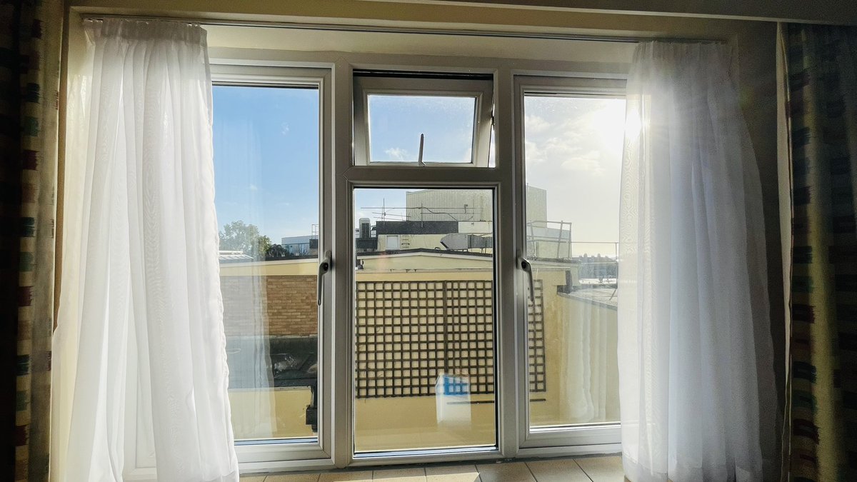 ab_FinTech's tweet image. #staycation the art deco inspired air vent is delightful and the trellis is a nice touch