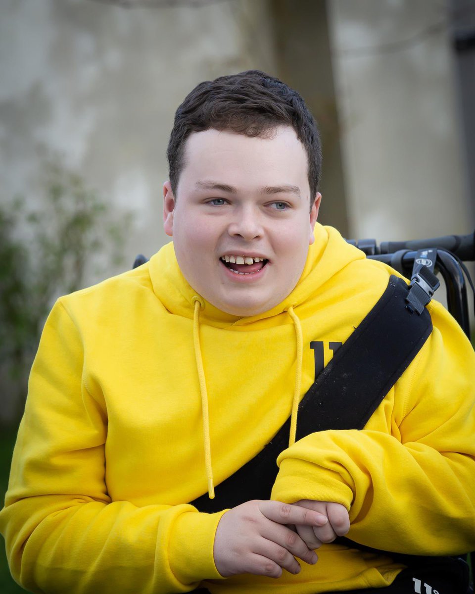 g_unit_2e's tweet photo. Jamie is turning 21 Monday, we’ve a big bank holiday party planned. @DecPierce @BRBeatsOfficial @TodFM We’d love a big #BlockRockinBeats birthday shout out ❤️❤️❤️🎂🎂🎂🥳🥳🥳🥳 https://t.co/mKL95JHRC5