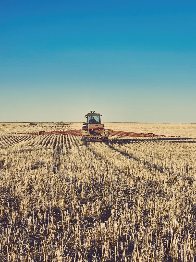 Dad preparing for his 53rd crop with Edge MicroAtiv. <a href="/gowancanada/">Gowan Canada</a> #gowanmicroactiv