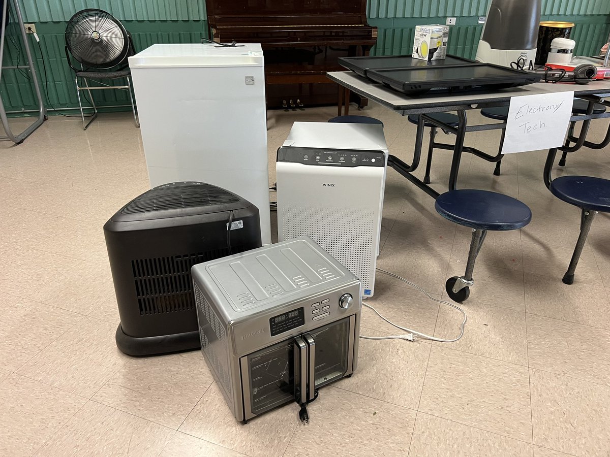 MusicAtWW's tweet photo. Need a small appliance? Come by our garage sale and make a donation. Mini fridges ovens air cleaners and more! https://t.co/TNcDCVuj2r