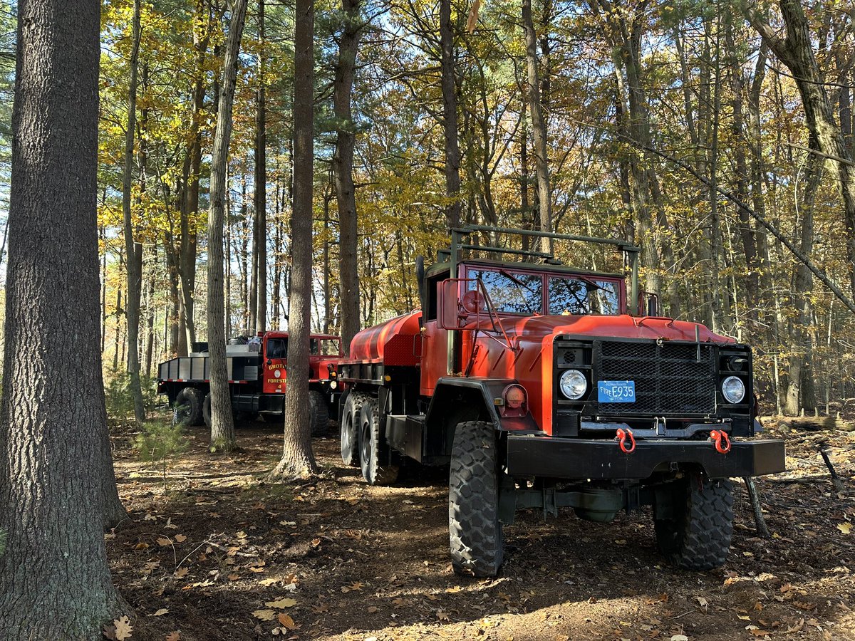 Dunstablefd's tweet image. Dunstable Forestry 2 is on scene in Wilmington Ma at a large brush fire.