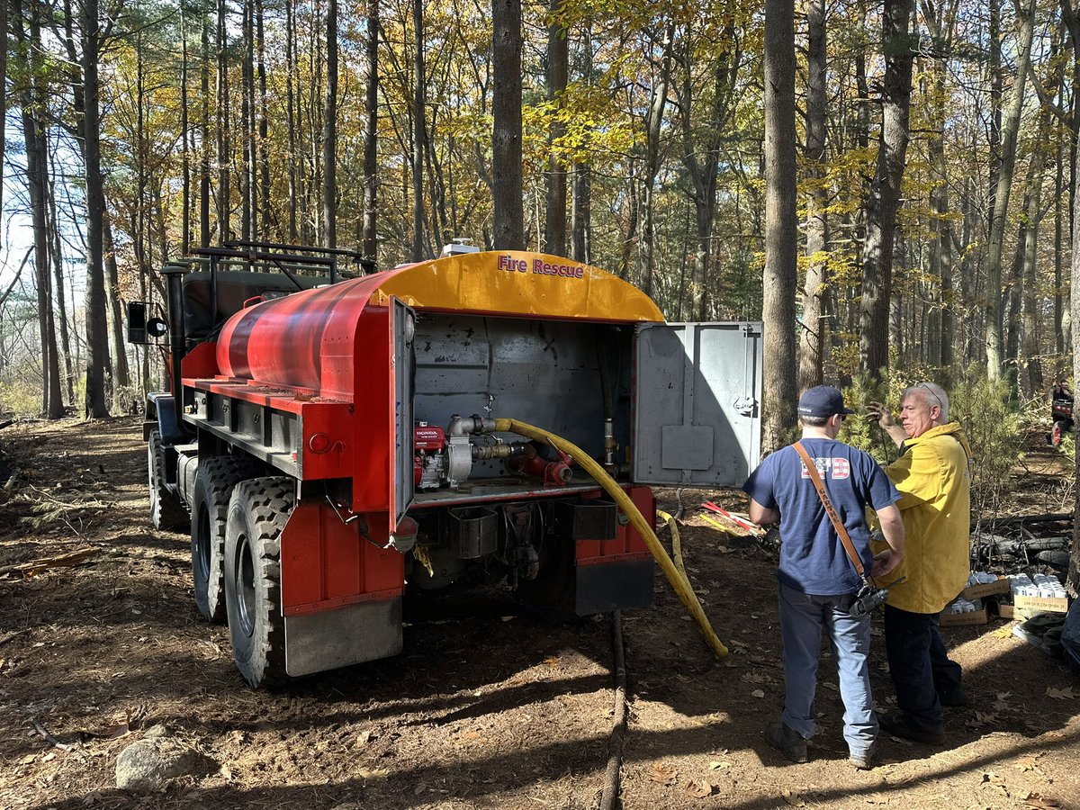Dunstablefd's tweet image. Dunstable Forestry 2 is on scene in Wilmington Ma at a large brush fire.