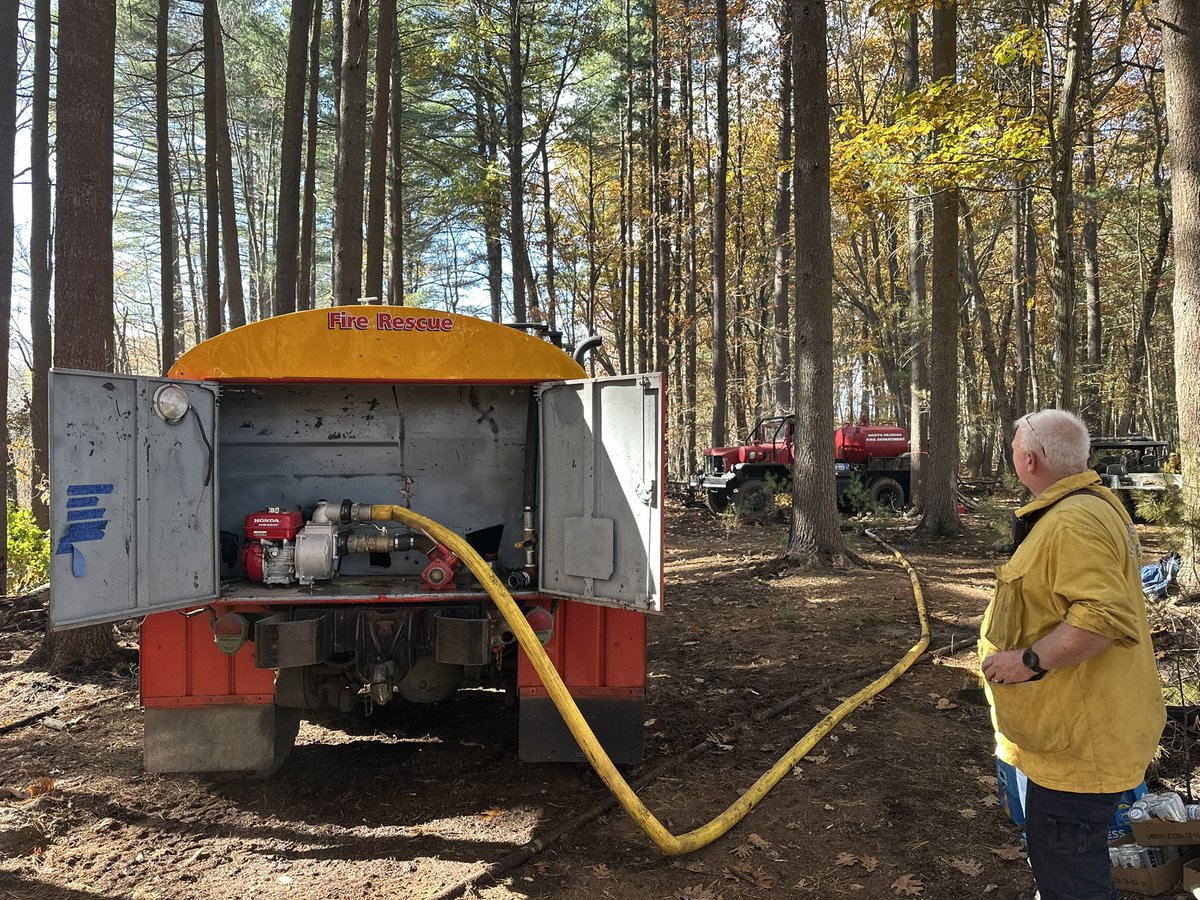 Dunstablefd's tweet image. Dunstable Forestry 2 is on scene in Wilmington Ma at a large brush fire.