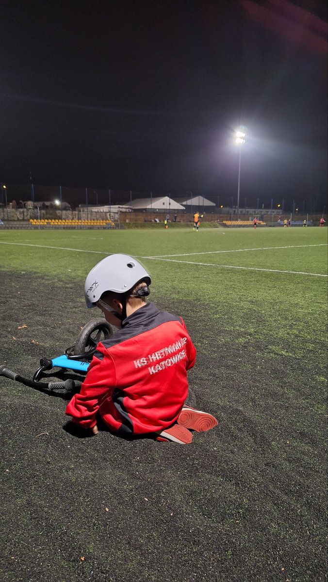 Futbolowamama's tweet photo. Dalszy ciąg futbolu na sobotę. 
⛳️ B klasa grupa Katowice 2024/2025
📅 26.10.2024
⏰️ 17:30
🥅 KS Hetman 22 Katowice 🆚️
LKS Strażak Mikołów 
⚽️ 1️⃣↔️1️⃣
#grounhopping #meczyk #football #nizszeligi #Bklasa #nonleguafootball #match #sportowasobota #pilkanoznadlakibicow #kibic https://t.co/rBzhj6uQMp