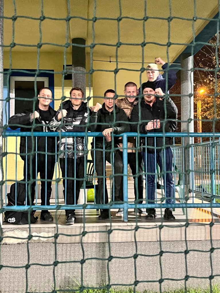 Futbolowamama's tweet photo. Dalszy ciąg futbolu na sobotę. 
⛳️ B klasa grupa Katowice 2024/2025
📅 26.10.2024
⏰️ 17:30
🥅 KS Hetman 22 Katowice 🆚️
LKS Strażak Mikołów 
⚽️ 1️⃣↔️1️⃣
#grounhopping #meczyk #football #nizszeligi #Bklasa #nonleguafootball #match #sportowasobota #pilkanoznadlakibicow #kibic https://t.co/rBzhj6uQMp