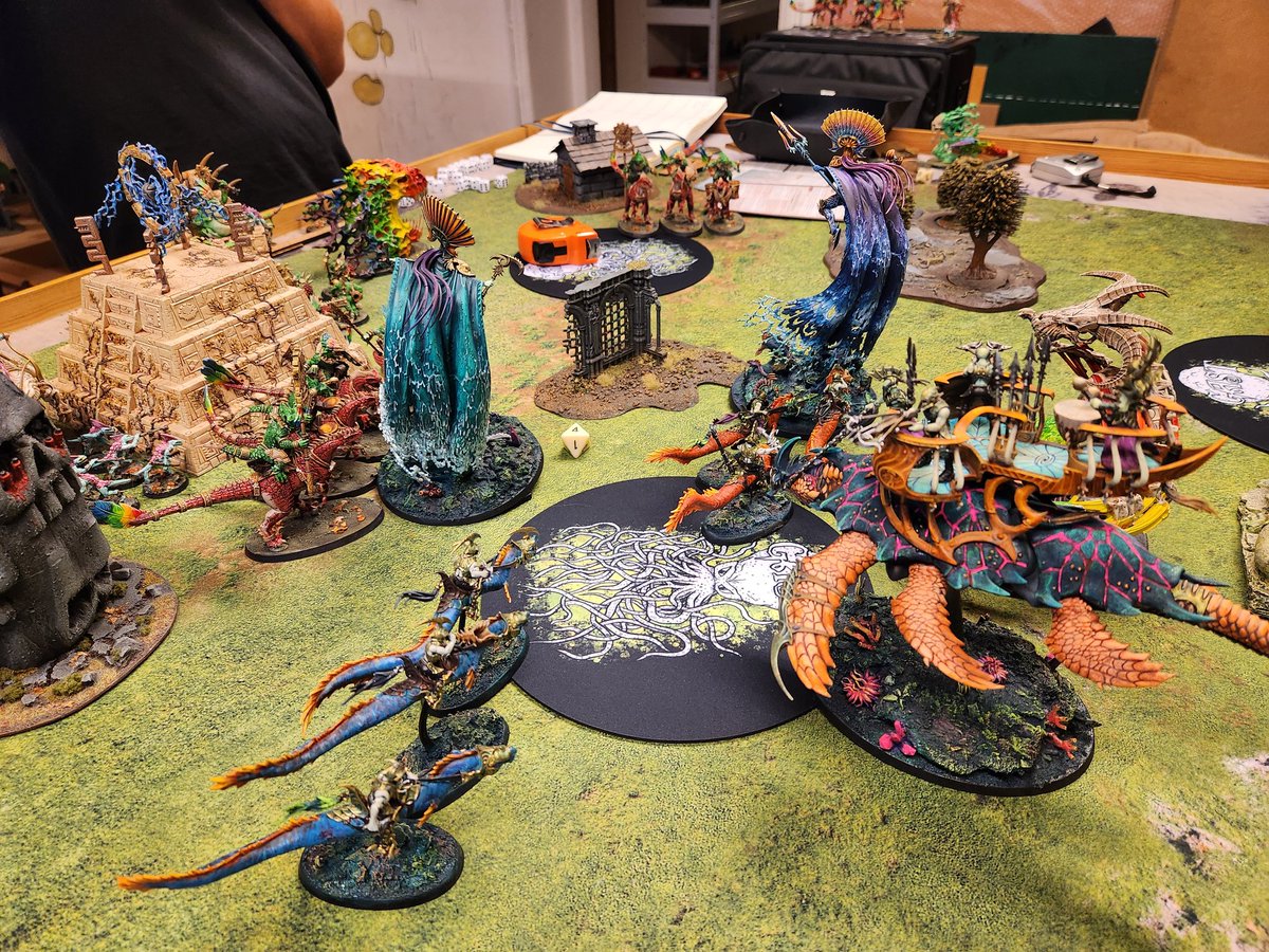 Today was my game 20 with Idoneth for this edition, and I snapped this pretty sweet photo while fighting a cool aggradon list 💪 the fish Elves continue to impress me, twodayer next week! 

#WarhammerCommunity #aos #ageofsigmar