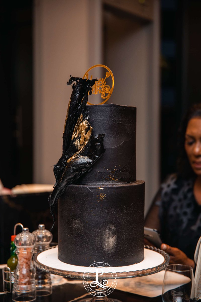 QUEEN energy! 💎 With every beat, Malini is taking us higher. The queens are here, and the night belongs to us! Raise your glasses – tonight is for the royals! 👑🥂 #QueensOnHeels #RoyalVibes