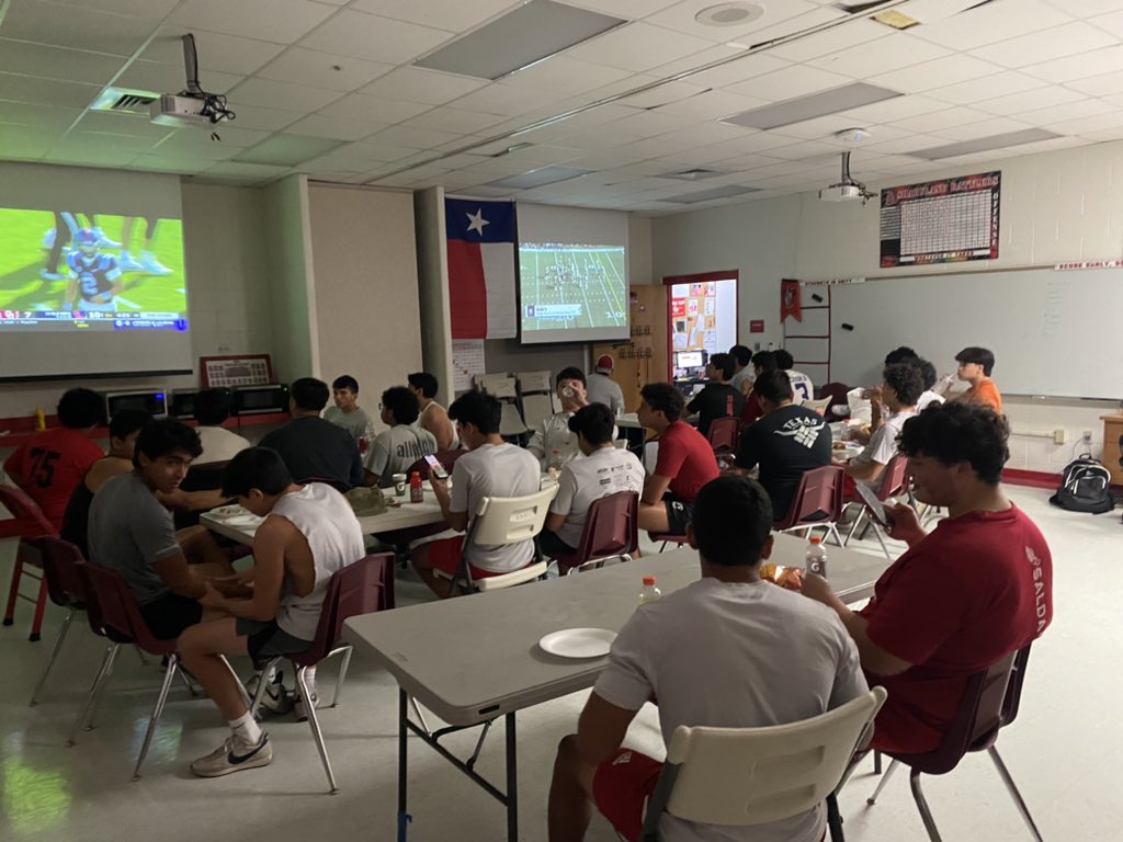 FootballRattler's tweet photo. Playoff burgers for our guys! Celebrating the hard work and effort these guys put in week in and week out! #WAR #FilmSession https://t.co/HASPPL3CtP