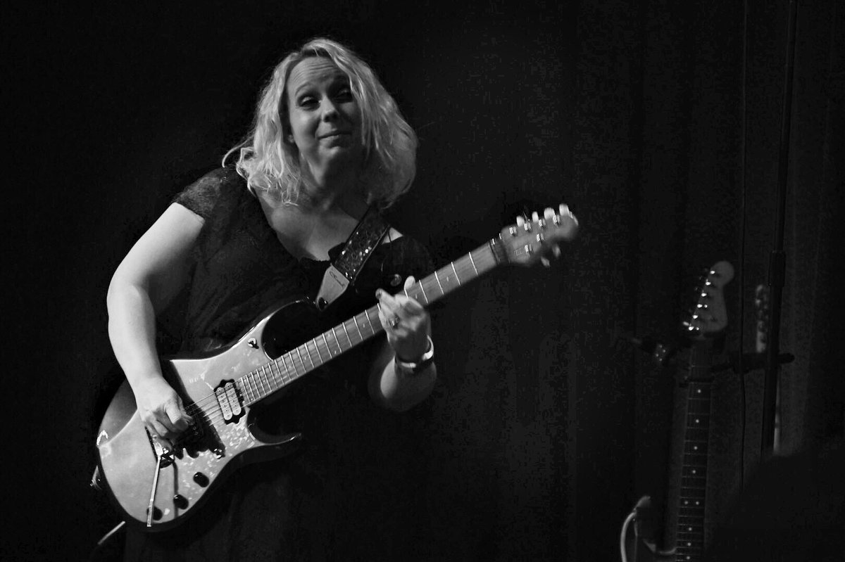 Phillip70952151's tweet photo. @chantelmcgregor #livemusic #chantelmcgregor #morecambe Platform. #musician #singersongwriter #guitarist #rock #blues #livevenue #grassrootsvenue #nikon #nikonz #keepitlive https://t.co/Ikknpg5TZv
