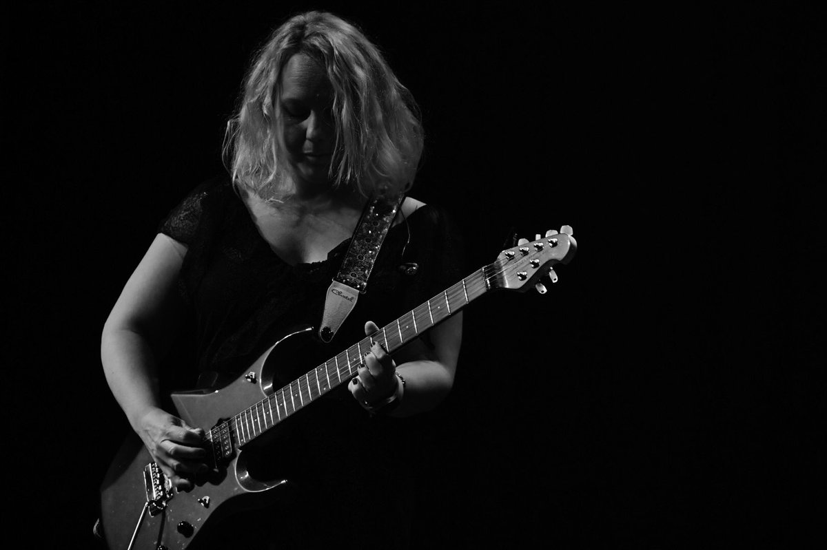 Phillip70952151's tweet photo. @chantelmcgregor #livemusic #chantelmcgregor #morecambe Platform. #musician #singersongwriter #guitarist #rock #blues #livevenue #grassrootsvenue #nikon #nikonz #keepitlive https://t.co/Ikknpg5TZv