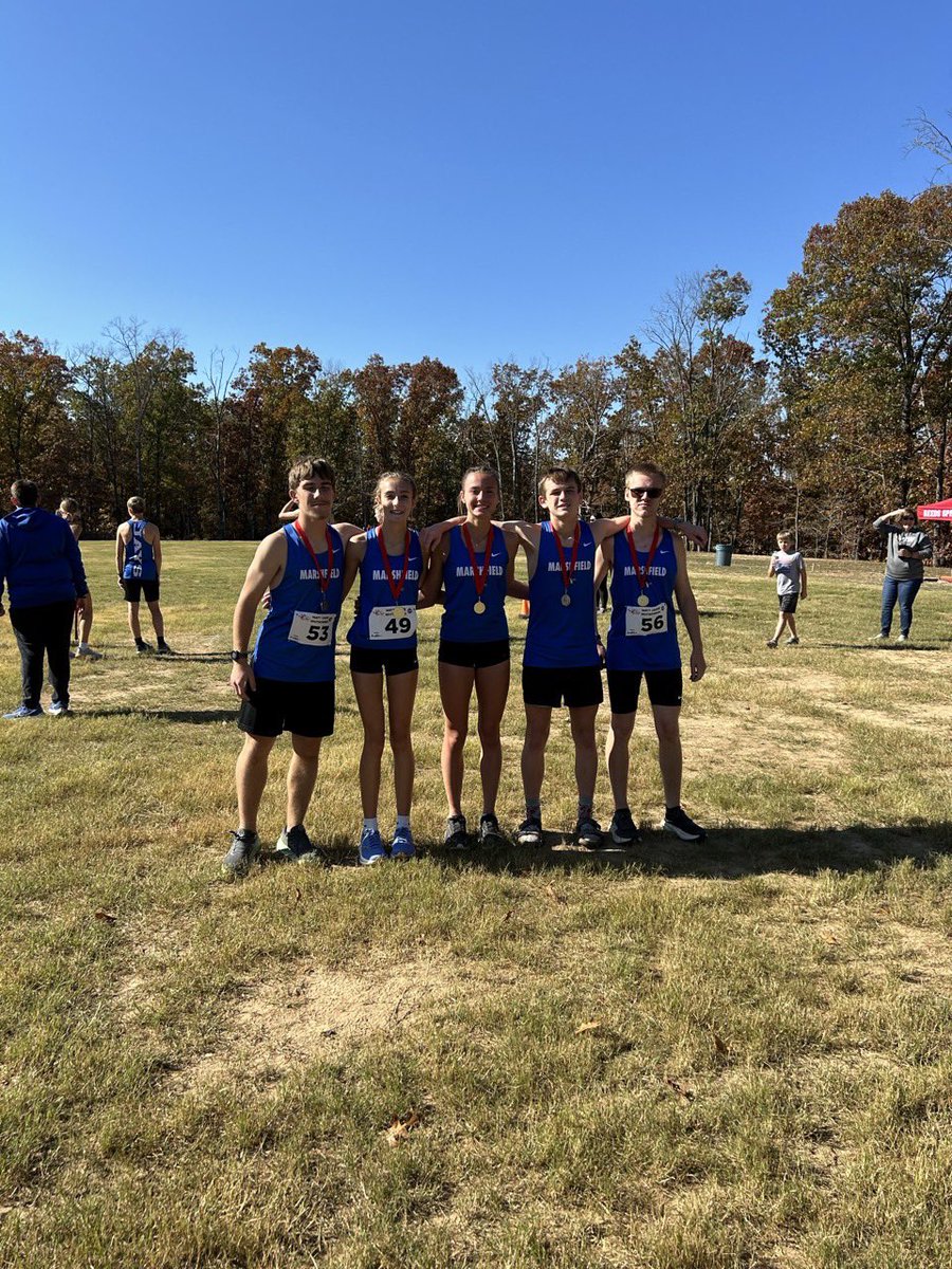 MarshfieldXC's tweet photo. Great meet this morning before we head to Districts next week! The BlueJays are bringing home a lot of hardware! 
#MIM
@MarshfieldActi1 @MfieldMail @scoreboardguy @OzarksOzone https://t.co/5kryF0HhKY