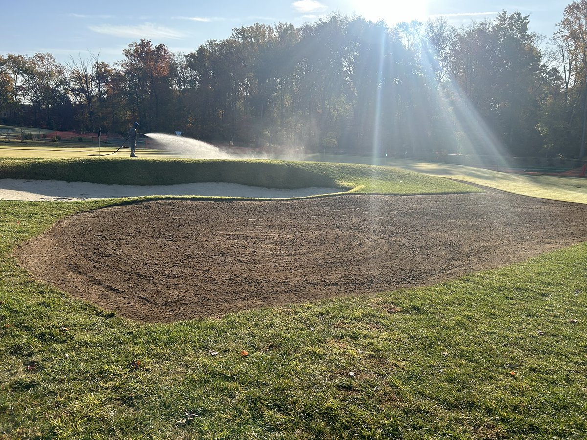 AndrewDooleyGCS's tweet photo. A crazy dry October @UnionLeagueGolf #Torresdale allows for great fall #golf & #projects! #golfcoursemaintenance #turflife โณ๏ธ๐๏ธ๐ https://t.co/LPFxJmAWc4