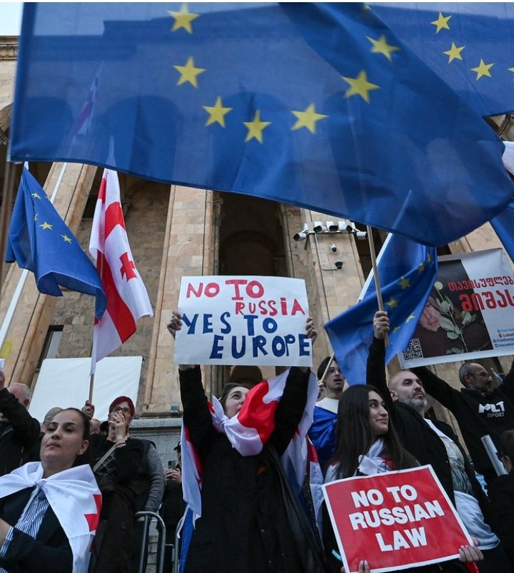 Massi_DiMario's tweet photo. 📌🇬🇪 #Georia: 
📍🇪🇺Si Europa.
📍🇷🇺No Russia. https://t.co/6QG1Kkupm6