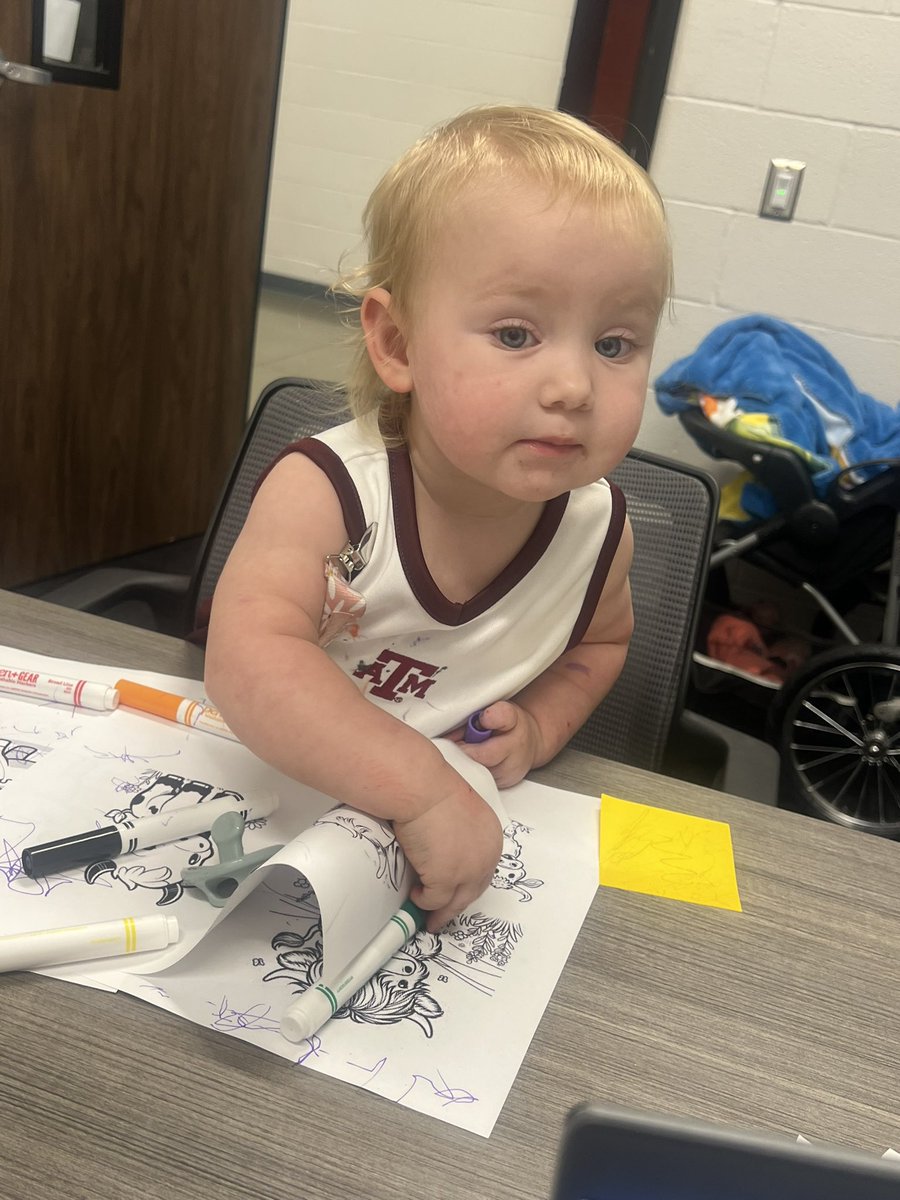 The office boss for the day! <a href="/sarah_bethany11/">Coach Neal🌻🌵</a>