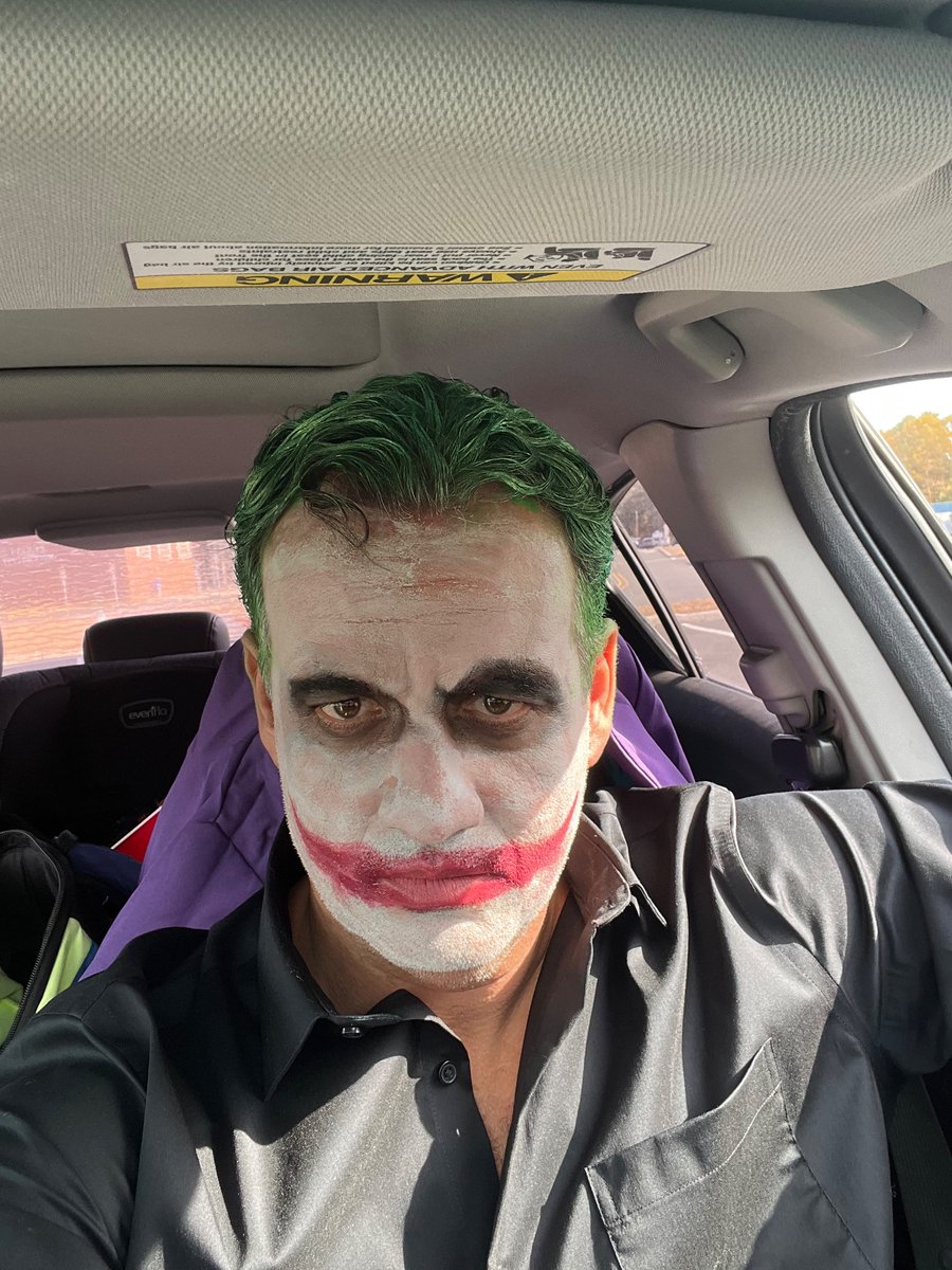 JWCoachRyan's tweet photo. Had a blast at our annual team Trunk-Or-Treat! Unfortunately, came back to a dead car battery.
THAT’S why so serious!
#GOWAHOOS https://t.co/QNC2aEdnZx