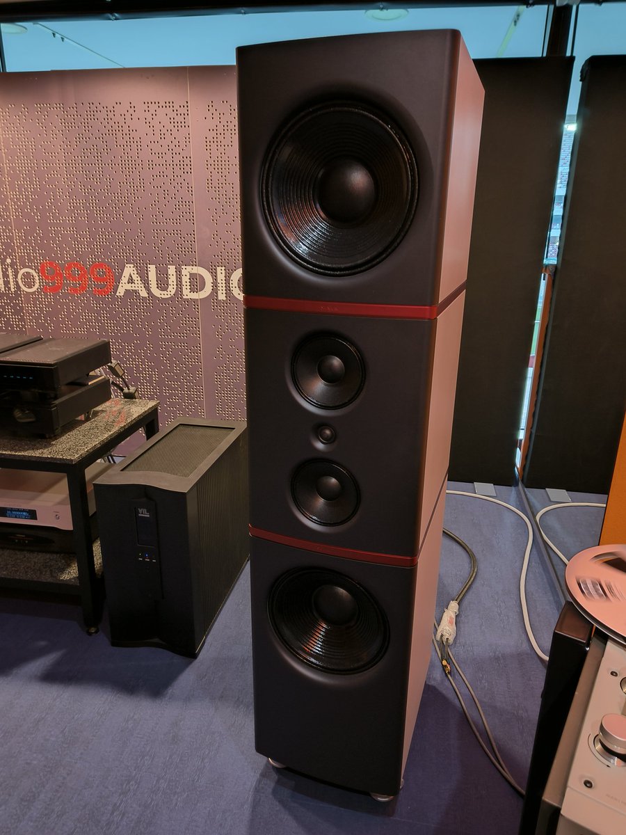hideoPL's tweet photo. wincyj głośników! #audiovideoshow https://t.co/KFKX2DzV6T