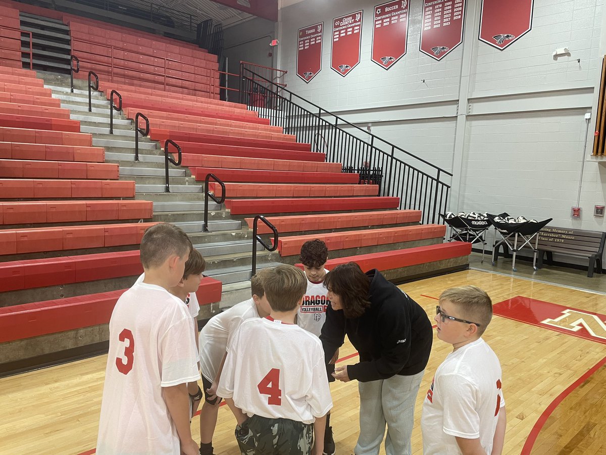 NPHSBVball's tweet photo. New Pal Boys Volleyball league off to an awesome start! We are so excited for these future Dragons! #BetterEveryDay #DragonPride @NPHSDragons @SouthernHancock https://t.co/42ezWZ4AWj