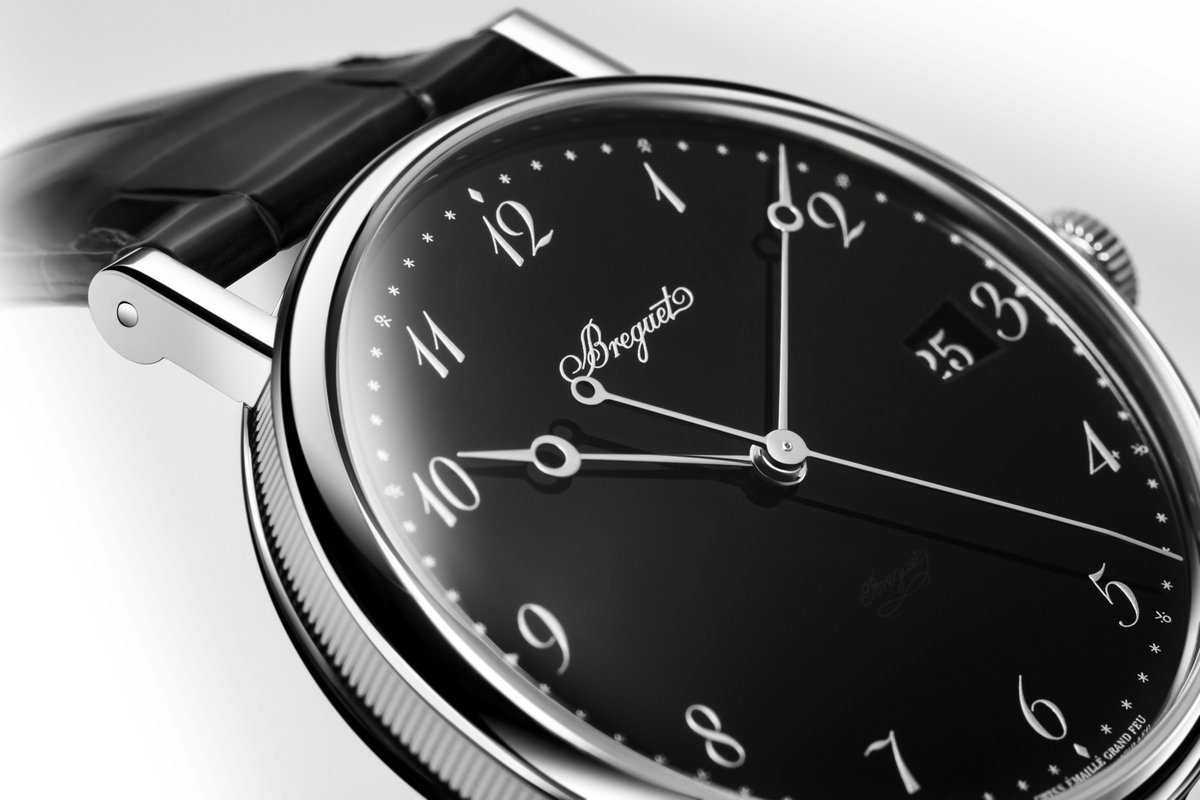 cotedesmontres's tweet photo. #Breguet #Classique5177 & #Classique7787 - Éclatante osmose entre #platine et #émail « #GrandFeu ».
Un visage aussi sombre qu’une nuit d’encre, resplendissant sous l’éclat de l’émail « Grand Feu »
@MontresBreguet
https://t.co/BO8uvl3Akb https://t.co/wQuMobGsq0