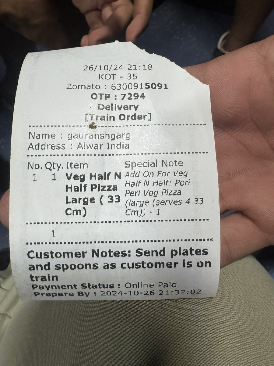 YUGROXX's tweet photo. Big big cheaters @zomato @zomatocare @lapinozpizza_s 
We ordered a veg half and half peri peri pizza (large) and received a very hard plate kind of strong chilled worst pizza. The order wasn’t correct and no cutlery was delivered even special request. @ANI @AHindinews #unsafefood https://t.co/nsOvwR9kng