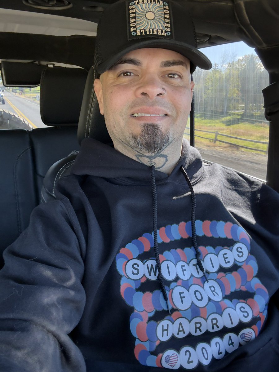 PaulMakaDerby's tweet image. #taylorswift #fyp #swifttok #erastour #swiftie #taylorsversion #taylornation #viral #theerastour #foryou #SwiftiesForHarris 💙 #Vote #HollaForKamala @taylorswift13 🐍 @taylornation13 #Midnights #VigilanteShit 🌙✨✨✨✨✨✨