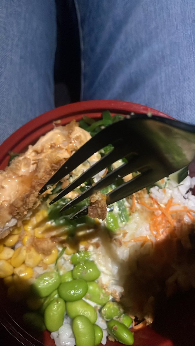 Nostalgische ⚽️ tijden herleven. De auto als mobiele kantine 🤪. Inmiddels gearriveerd in Heerenveen. Come on Sparta! #heespa