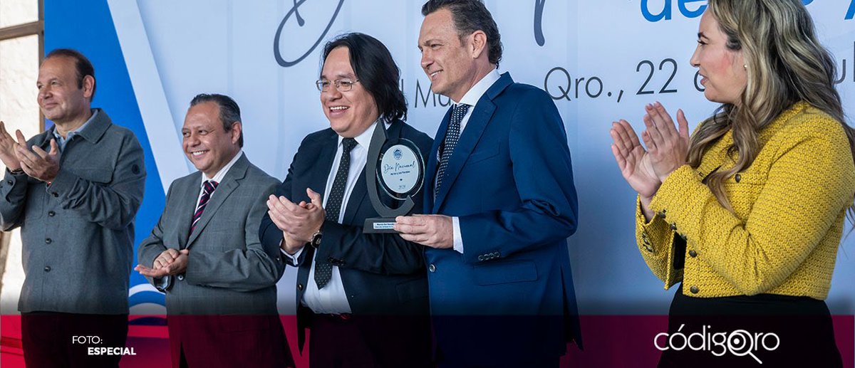 HLFrisbie's tweet image. Y recuerden, en los hechos las y los fiscales “les ponen’ ahí los gobernadores. Son el brazo jurídico del poder ejecutivo, en los hechos

El gobernador de Querétaro @makugo puso ahí al fiscal Víctor Antonio de Jesús Hernández quien hace de la violación y del abuso sexual a…