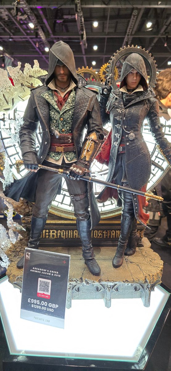 ACUnitedKingdom's tweet image. Fantastic PureArts booth at MCM London Comic Con  lots of Assassin's Creed statues on display.

The 15th Anniversary Amunet statue is available for purchase at £50 for those who are interested

#AssassinsCreed
#PureArts