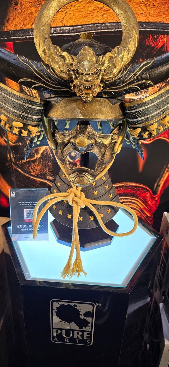 ACUnitedKingdom's tweet image. Fantastic PureArts booth at MCM London Comic Con  lots of Assassin's Creed statues on display.

The 15th Anniversary Amunet statue is available for purchase at £50 for those who are interested

#AssassinsCreed
#PureArts