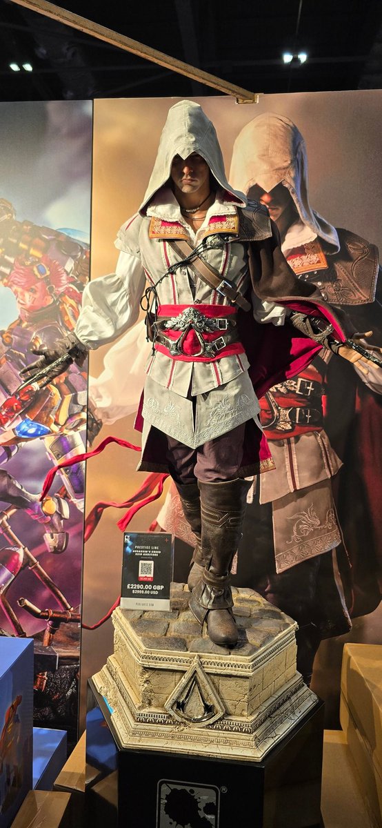 ACUnitedKingdom's tweet image. Fantastic PureArts booth at MCM London Comic Con  lots of Assassin's Creed statues on display.

The 15th Anniversary Amunet statue is available for purchase at £50 for those who are interested

#AssassinsCreed
#PureArts