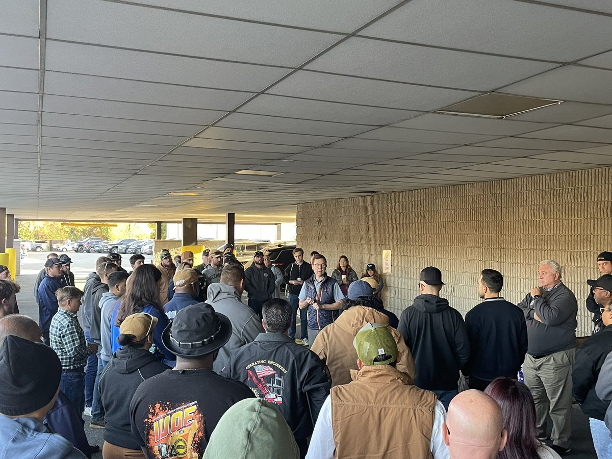 KeanForCongress's tweet photo. Thank you to the over 85 members of @IUOE825 for showing up this morning for our #LaborLaunch in Springfield. With their help, we will speaking to thousands of voters today. 

Early Voting is open now until 8p! Get out and vote 🗳️ 

Read more about the launch: https://t.co/YTz4VLtzgi