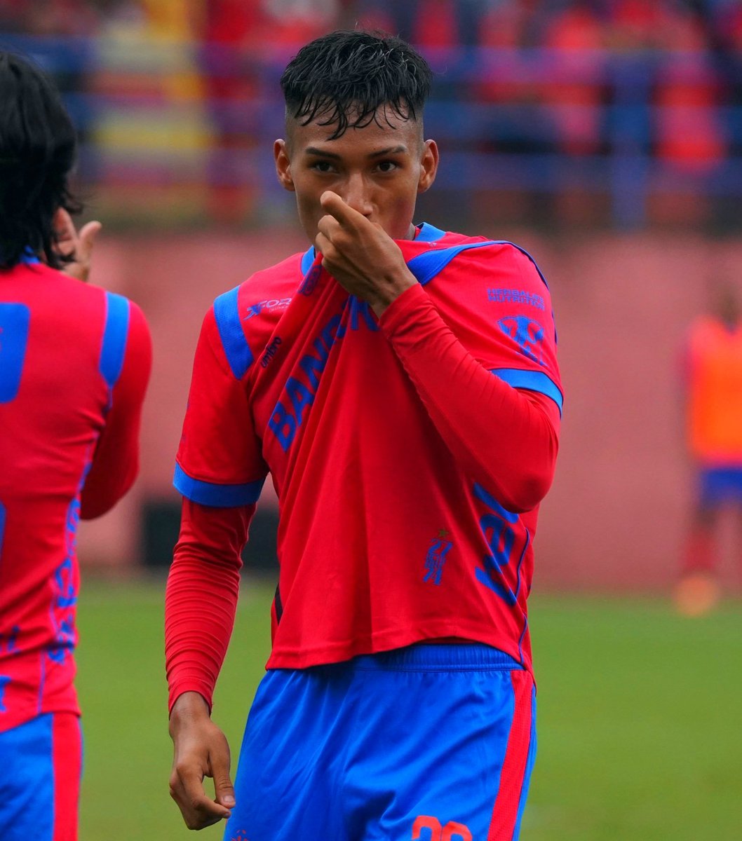 elmimadorojo's tweet image. En el trabajo: Vos sos Real o Barça?
Yo: 😎