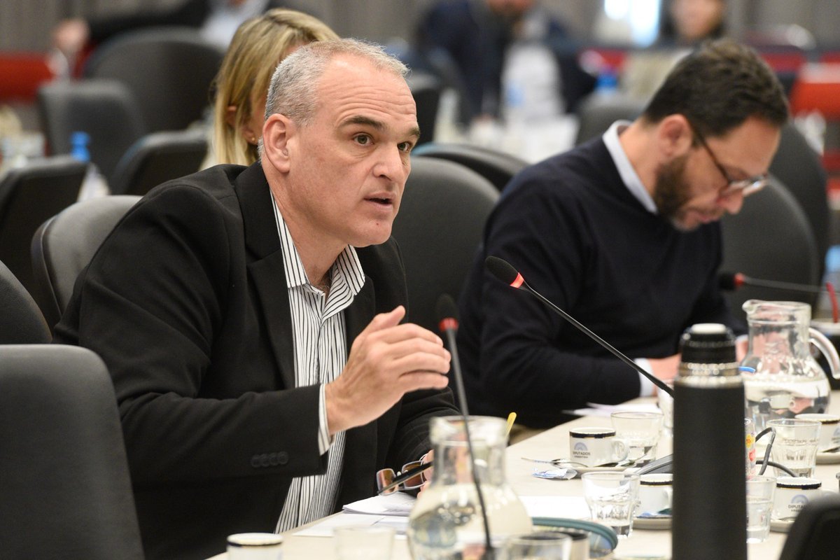 La provincia se consolida como referente nacional en desarrollo energético sustentable, estableciendo un modelo que equilibra la producción con la innovación en energías renovables, la transición energética y la protección ambiental.

ambiente.chubut.gov.ar/chubut-fortale…