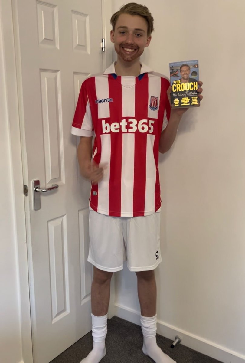 Chrismorro1874's tweet photo. Owens away to his Halloween party fancy dress as ⁦@petercrouch⁩ 😂😂 https://t.co/GO92kRaM9G