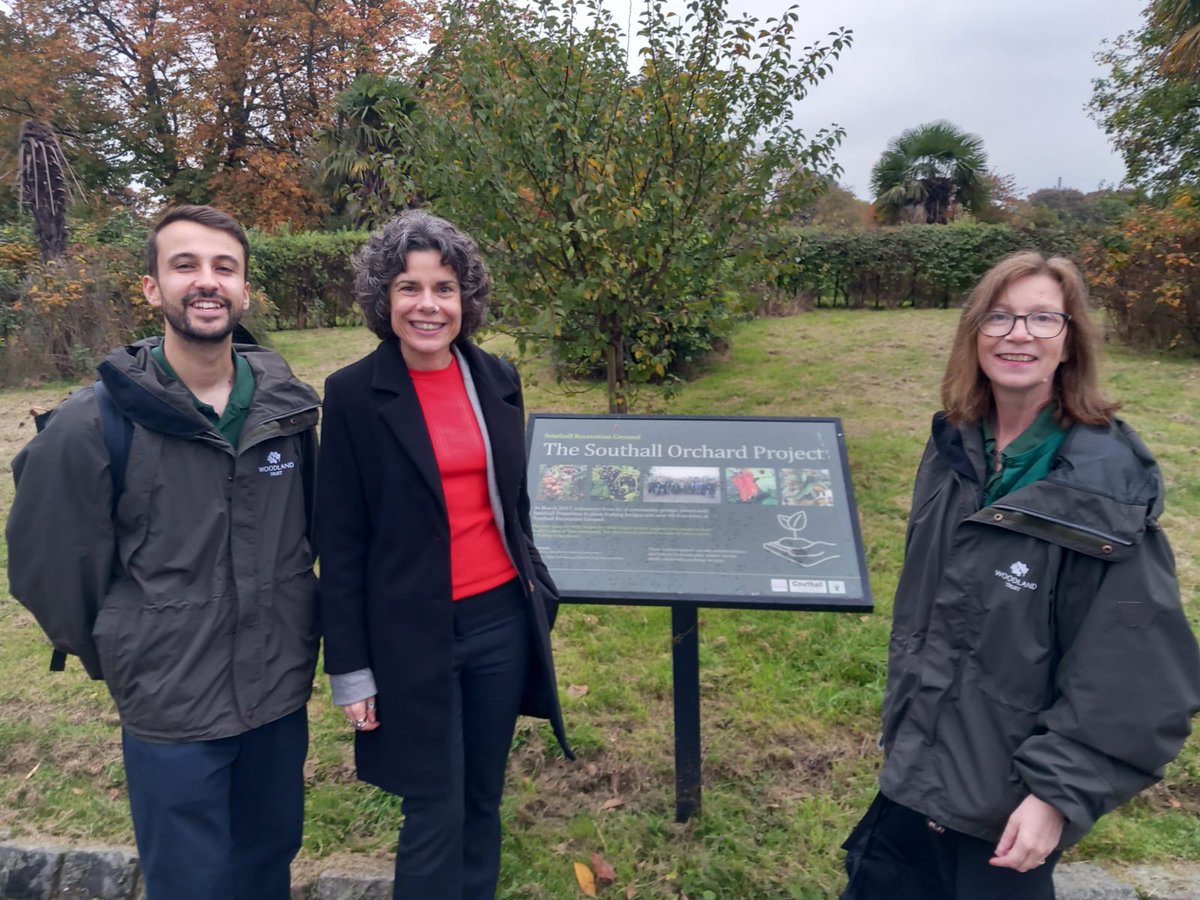 Such a pleasure to join <a href="/deirdrecostigan/">Deirdre Costigan MP</a> and @WoodlandTrust colleague <a href="/JoePiercyWT/">Joe Piercy</a> in #Southall, sharing passion for #trees, #TreeEquity and how local leadership can make a difference.
💚🌳 We all need trees!