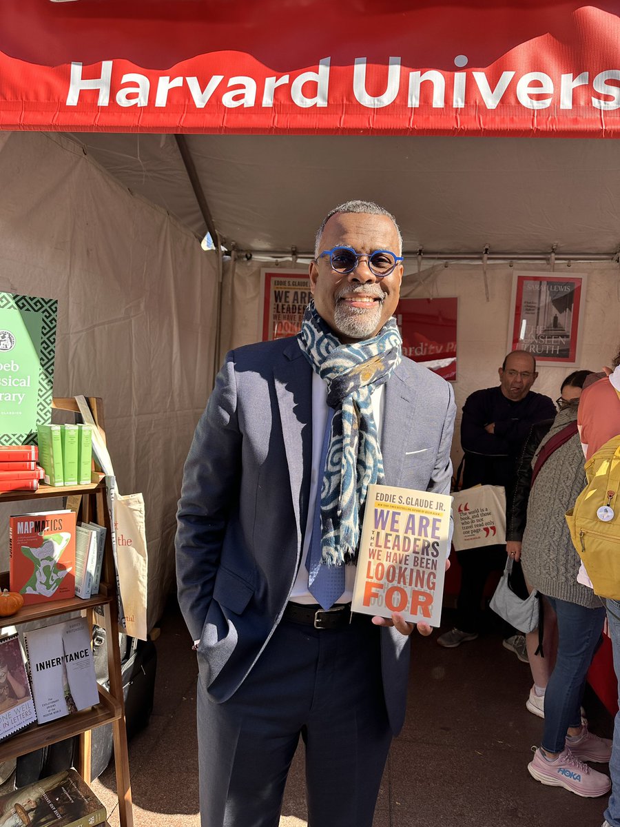 _sen_sharmila's tweet photo. Our authors are here!!!!
Come visit us at the @Harvard_Press booth if you are attending the @bostonbookfest today in Copley Square.
I love chatting with all of you about our latest books.
@esglaude @sunilamrith @accommodatingly #RobertDarnton https://t.co/KK8jIjPpzl