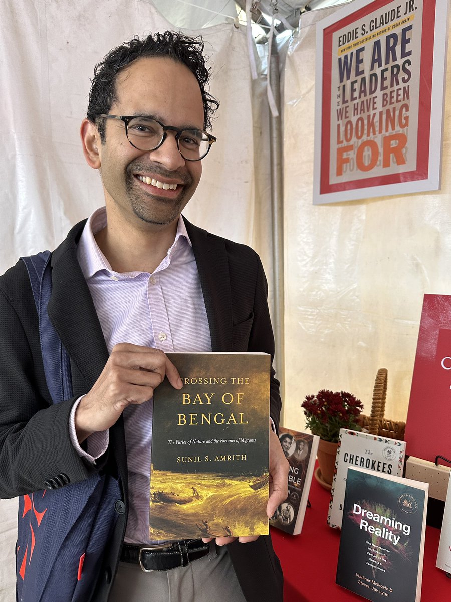_sen_sharmila's tweet photo. Our authors are here!!!!
Come visit us at the @Harvard_Press booth if you are attending the @bostonbookfest today in Copley Square.
I love chatting with all of you about our latest books.
@esglaude @sunilamrith @accommodatingly #RobertDarnton https://t.co/KK8jIjPpzl