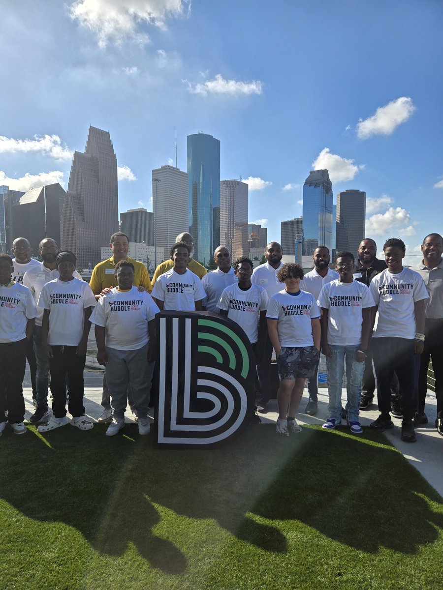 TinaLMatthews1's tweet photo. Special shout out to Alpha Phi Alpha and @BBBSLA for pouring into our young men this morning. I appreciate all of you. Your dedication, compassion, and support is what's needed to make a difference. #BiggerTogether #BuildThemUp #SupportMatters https://t.co/pLgjSNLsDF